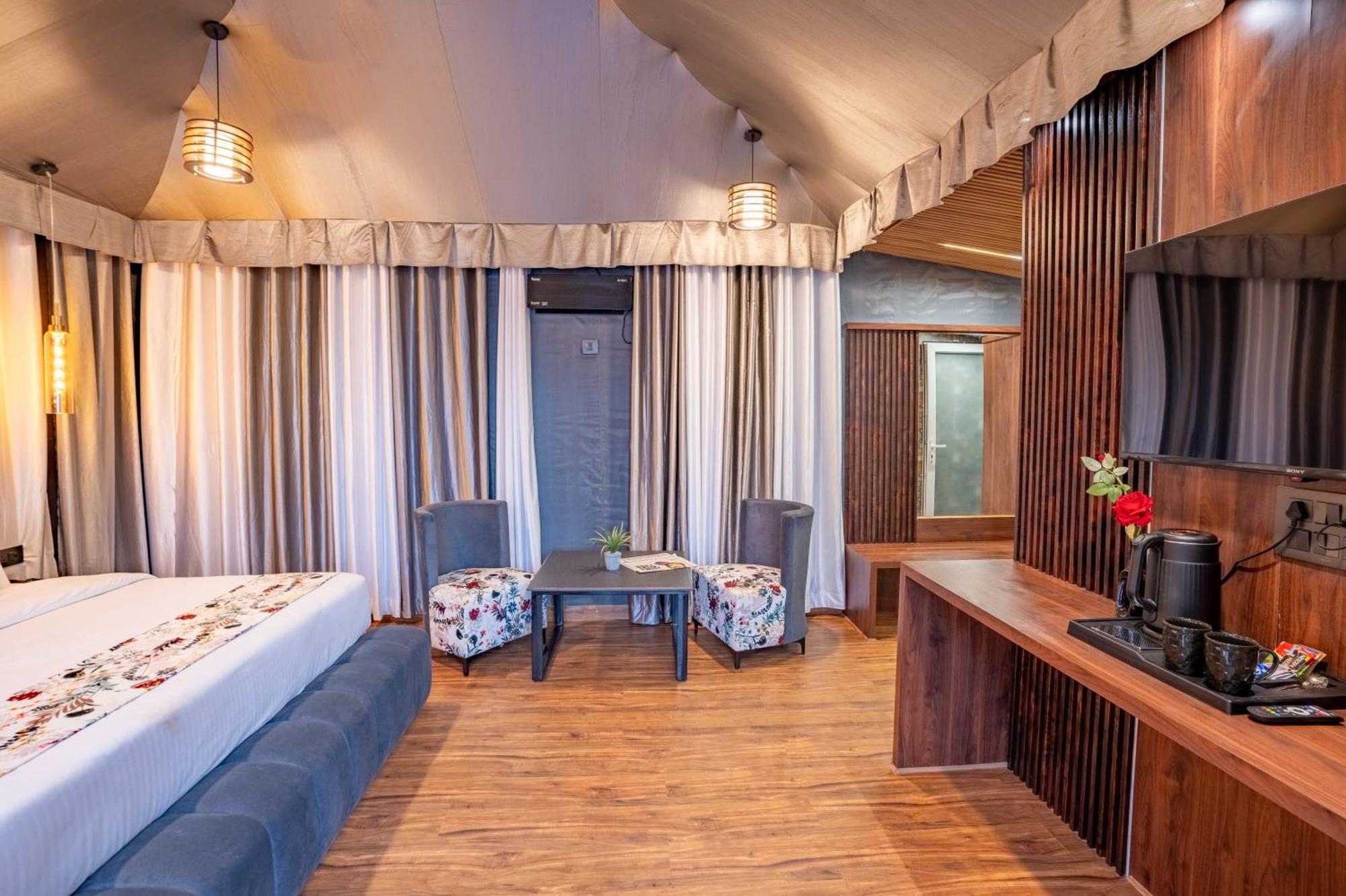 The Whispering Oaks Otel Nainital Dış mekan fotoğraf